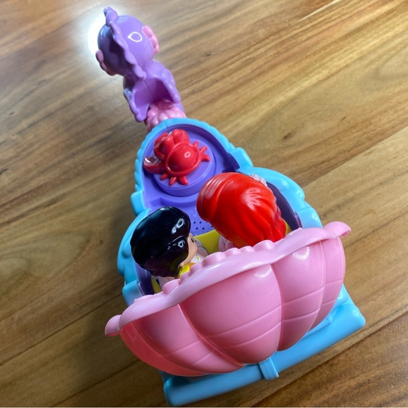 Little People 
Little Mermaid singing carriage toy - Picture 7 of 9